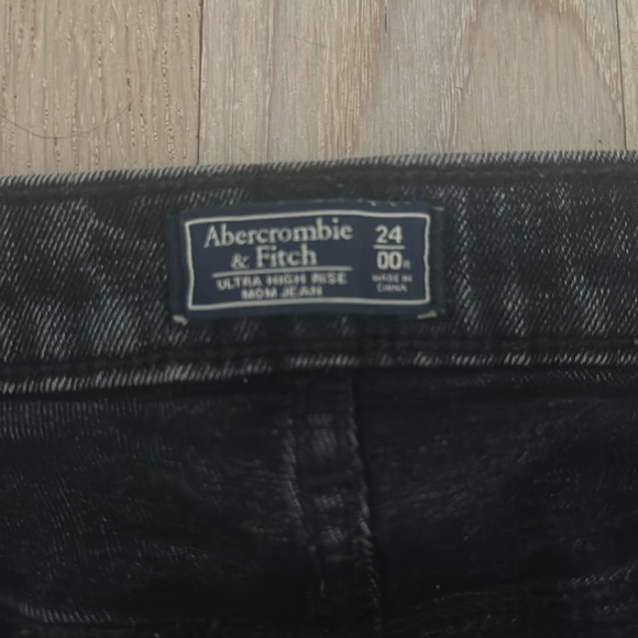A&F Ultra High Rise Distressed Mom Jean - Picture 6 of 8
